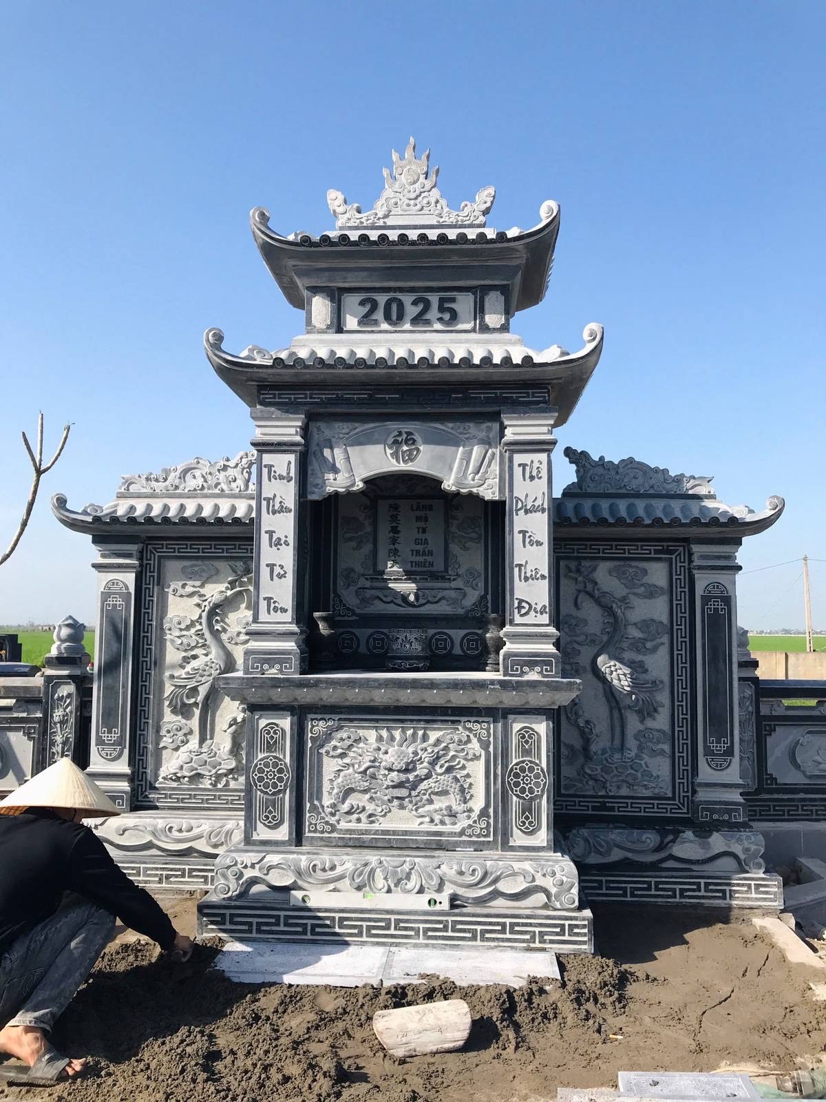 Mẫu Lăng cánh 2 mái đẹp chạm khắc tinh sảo