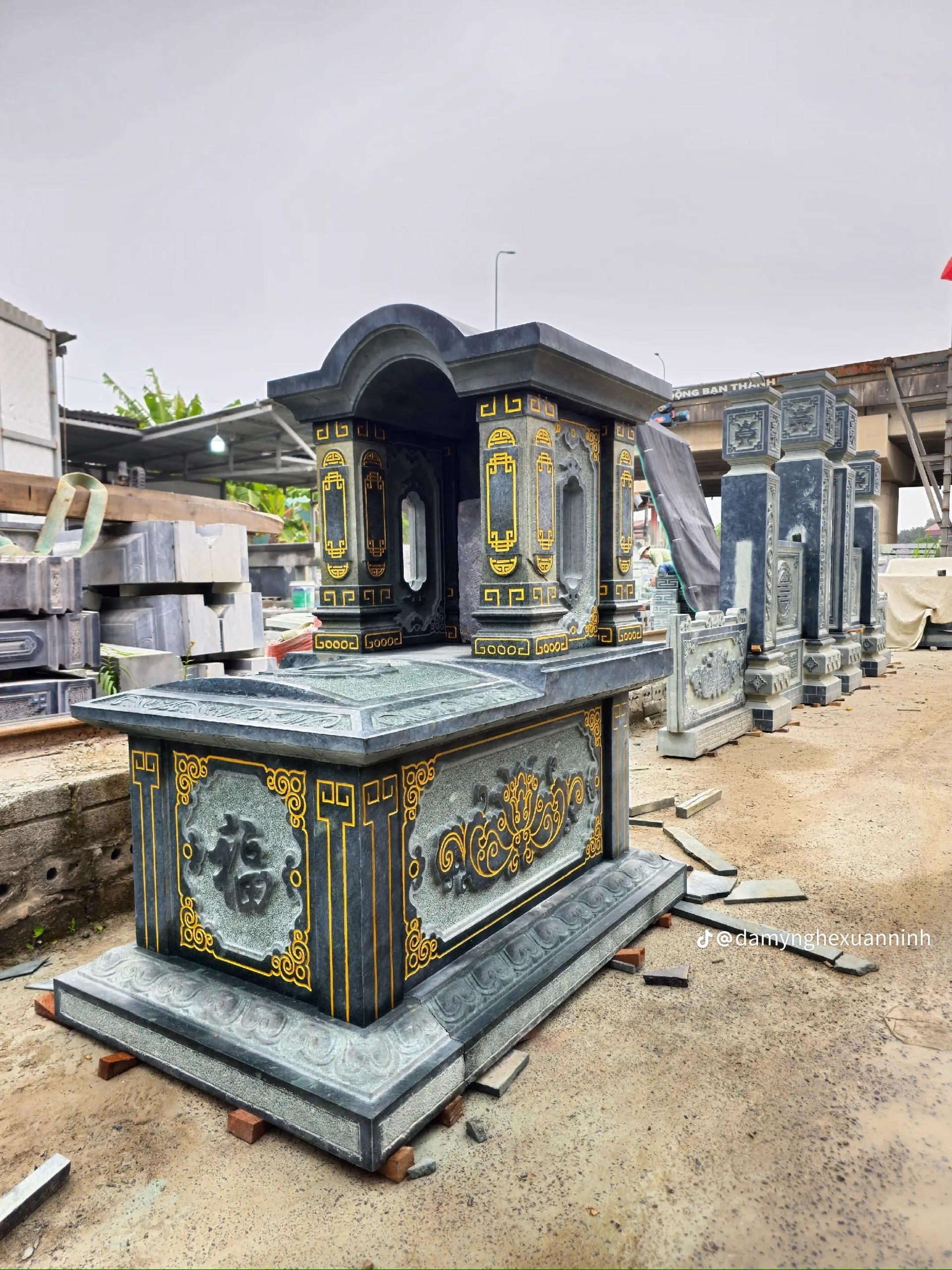 Mộ Đá 1 Mái Đẹp  - Lăng Mộ Đá Anh Khoa